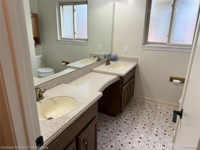 47071 Savannah Drive, Macomb, MI 48044