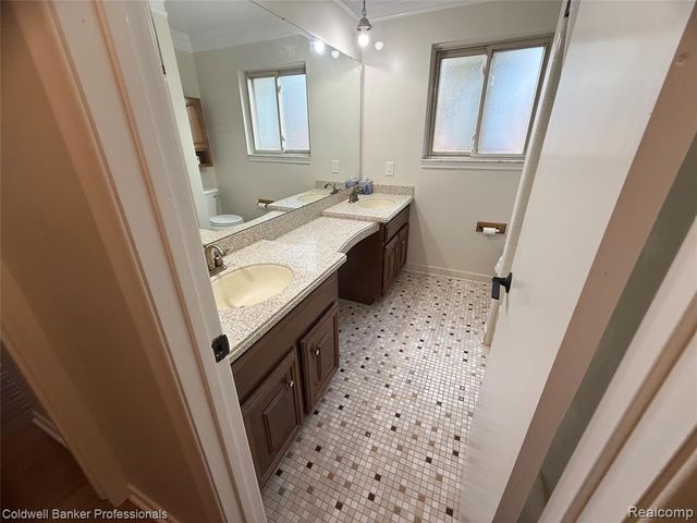 47071 Savannah Drive, Macomb, MI 48044