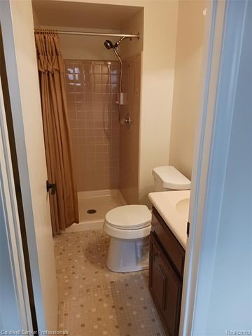 47071 Savannah Drive, Macomb, MI 48044