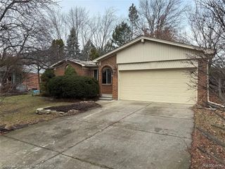 47071 Savannah Drive, Macomb, MI 48044