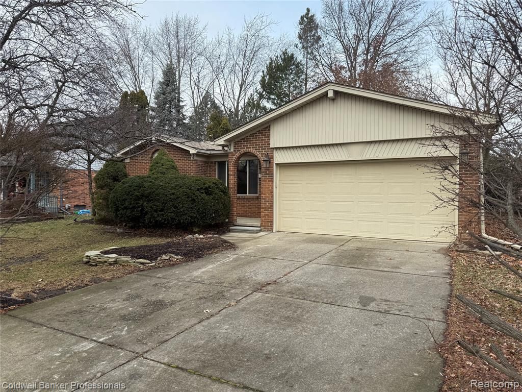 47071 Savannah Drive, Macomb, MI 48044