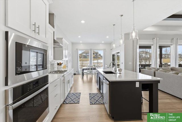 10360 S 103 Street, Papillion, NE 68046