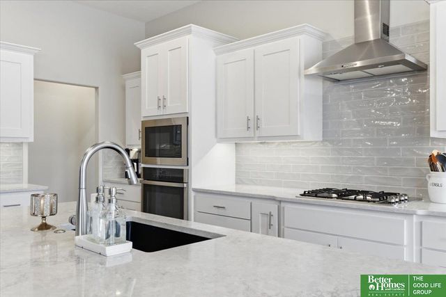 10360 S 103 Street, Papillion, NE 68046