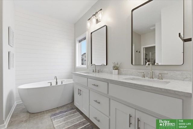 10360 S 103 Street, Papillion, NE 68046