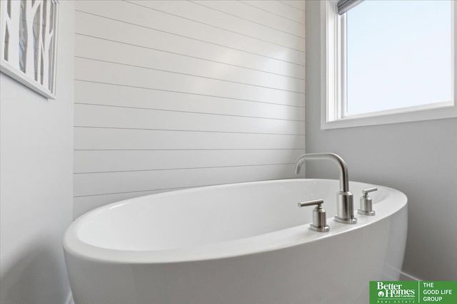 10360 S 103 Street, Papillion, NE 68046