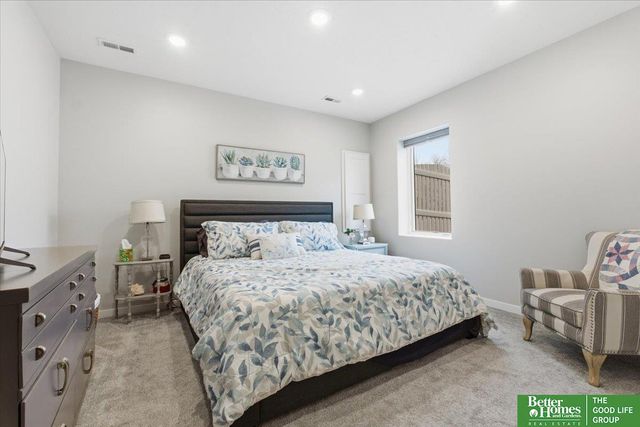 10360 S 103 Street, Papillion, NE 68046