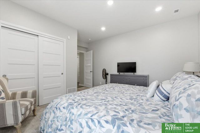 10360 S 103 Street, Papillion, NE 68046