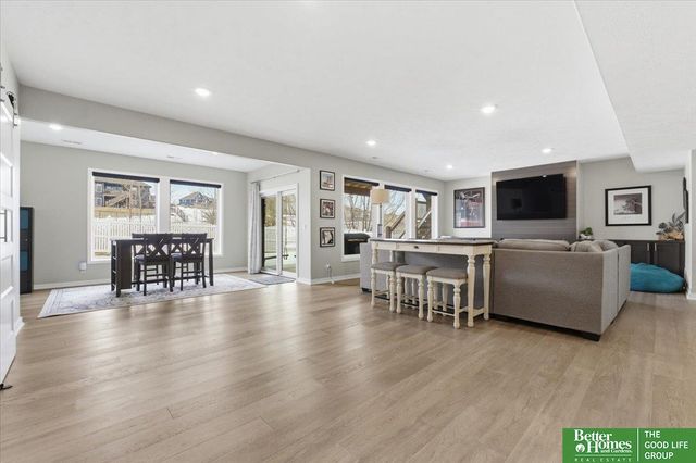 10360 S 103 Street, Papillion, NE 68046