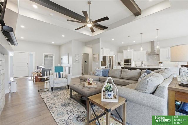 10360 S 103 Street, Papillion, NE 68046