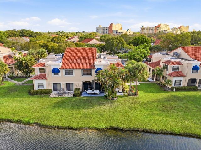 567 Racquet Club Rd 18, Weston, FL 33326