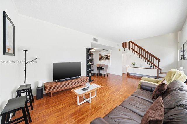 567 Racquet Club Rd 18, Weston, FL 33326