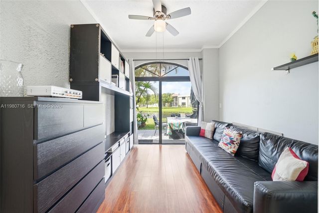 567 Racquet Club Rd 18, Weston, FL 33326