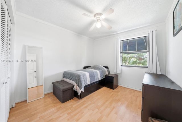 567 Racquet Club Rd 18, Weston, FL 33326