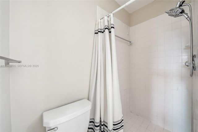 567 Racquet Club Rd 18, Weston, FL 33326