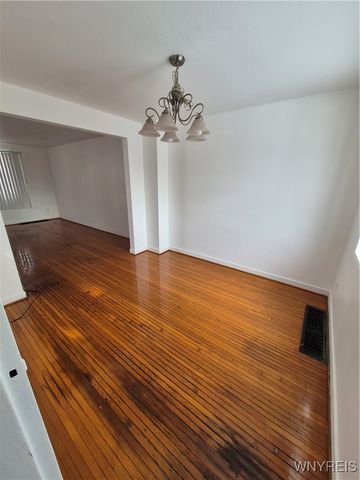 13 Bennett Village, Buffalo, NY 14214