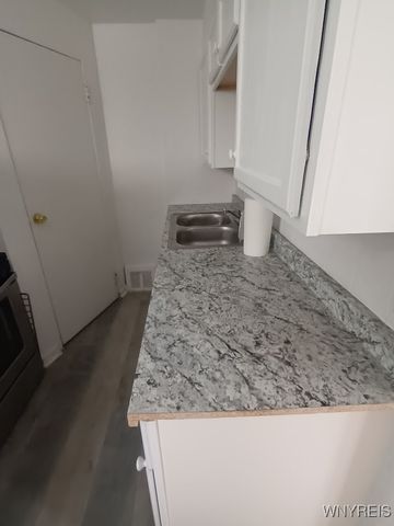 13 Bennett Village, Buffalo, NY 14214