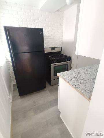 13 Bennett Village, Buffalo, NY 14214