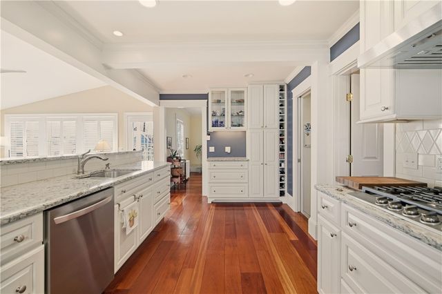 198 Gibbs Avenue, Newport, RI 02840