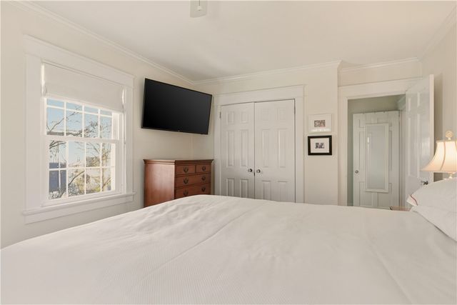 198 Gibbs Avenue, Newport, RI 02840