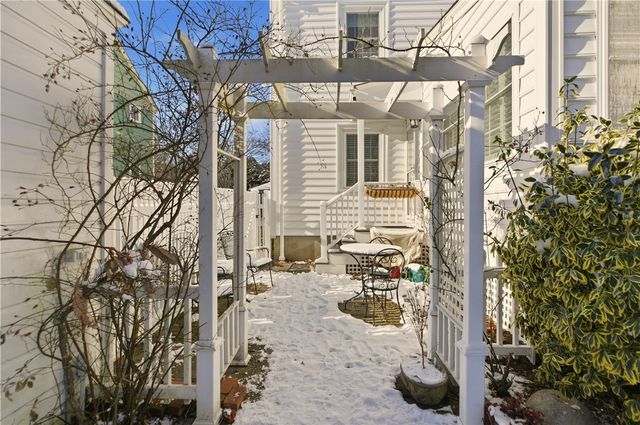 198 Gibbs Avenue, Newport, RI 02840