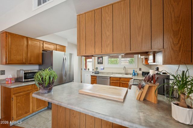 802 E MARCONI Avenue, Phoenix, AZ 85022