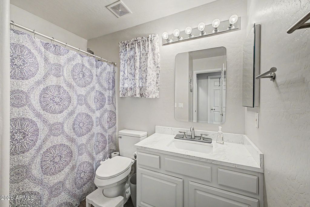Image 19 of property listing at 270 N EVERGREEN Street, Chandler, AZ 85225