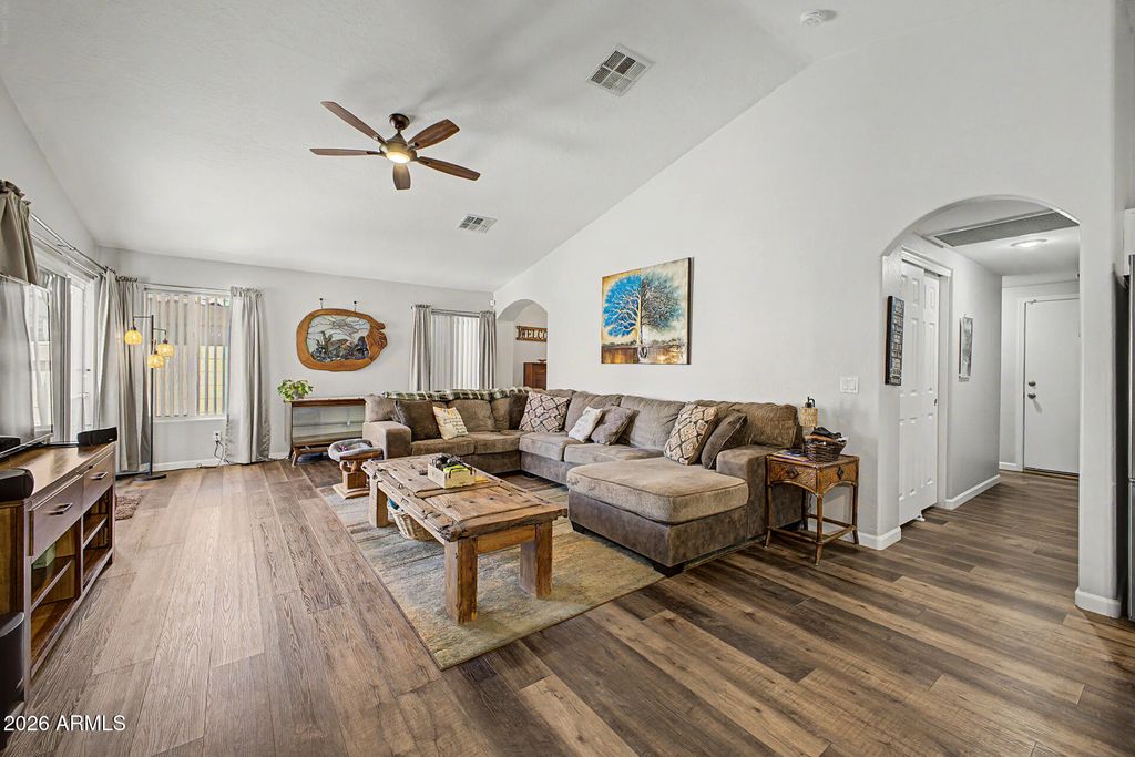 Image 5 of property listing at 270 N EVERGREEN Street, Chandler, AZ 85225