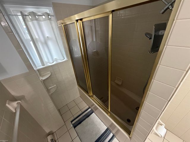 24050 Lakewood Street, Saint Clair Shores, MI 48082