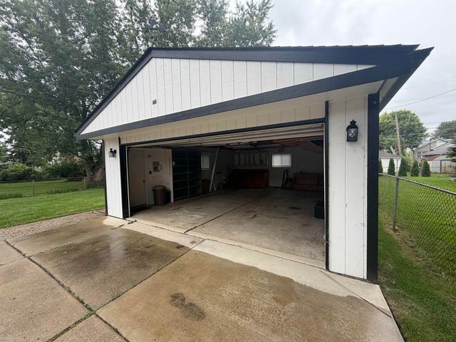 24050 Lakewood Street, Saint Clair Shores, MI 48082
