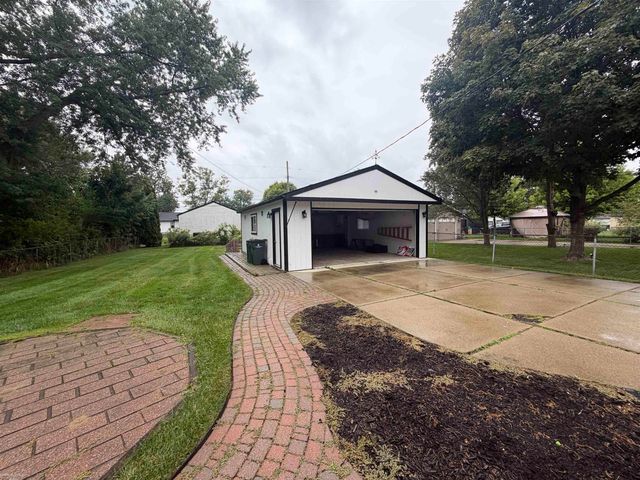 24050 Lakewood Street, Saint Clair Shores, MI 48082