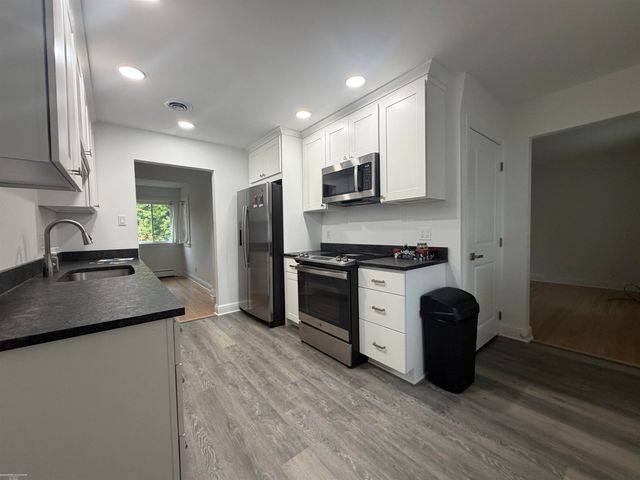 24050 Lakewood Street, Saint Clair Shores, MI 48082