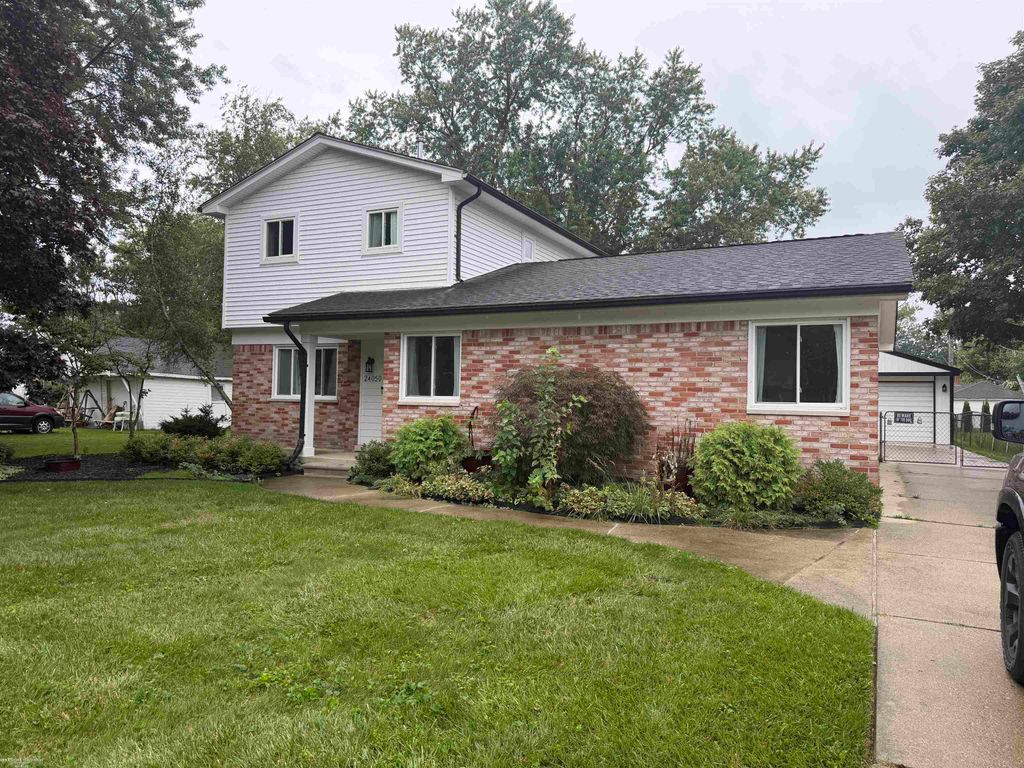 24050 Lakewood Street, Saint Clair Shores, MI 48082