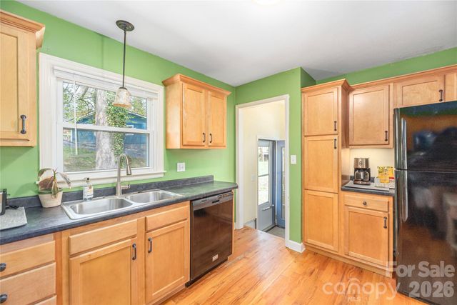 159 Sand Hill Road, Asheville, NC 28806