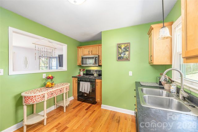 159 Sand Hill Road, Asheville, NC 28806