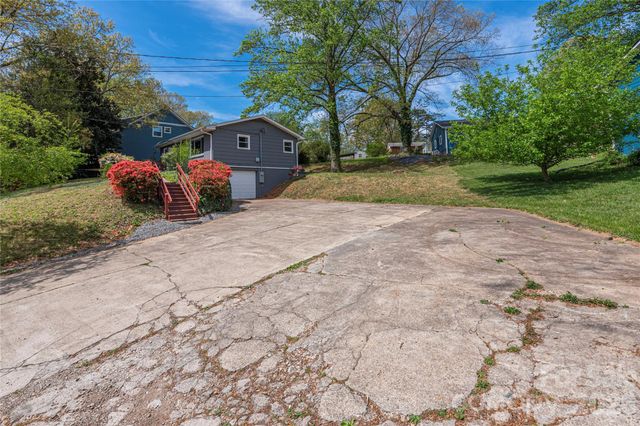 159 Sand Hill Road, Asheville, NC 28806