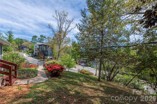 159 Sand Hill Road, Asheville, NC 28806