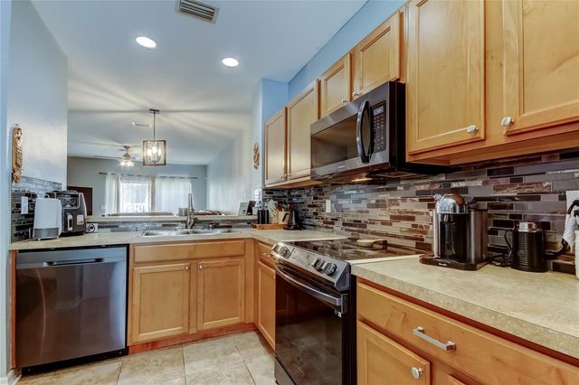 8504 GABLEBEND WAY, Tampa, FL 33647