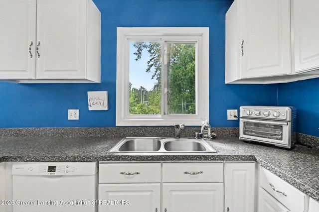 4928 W Willow Highway, Lansing, MI 48917