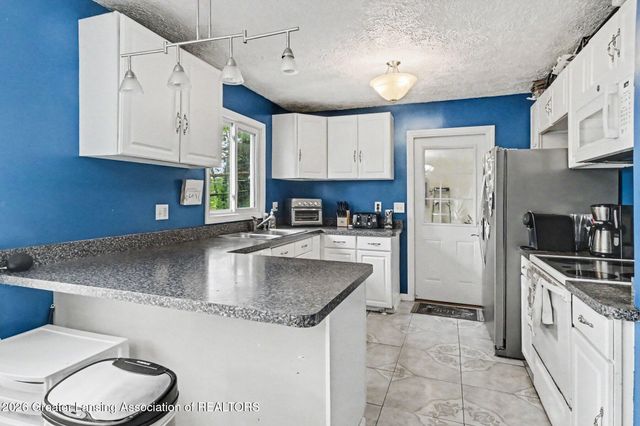 4928 W Willow Highway, Lansing, MI 48917