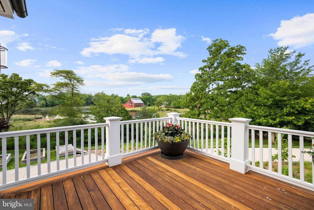 Image 25 of property listing at 3344 HARNESS CREEK RD, Annapolis, MD 21403