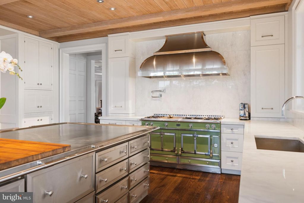 Image 27 of property listing at 3344 HARNESS CREEK RD, Annapolis, MD 21403