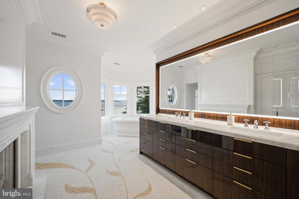 Image 39 of property listing at 3344 HARNESS CREEK RD, Annapolis, MD 21403