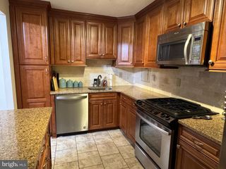 1300 ARMY NAVY DR #606, Arlington, VA 22202