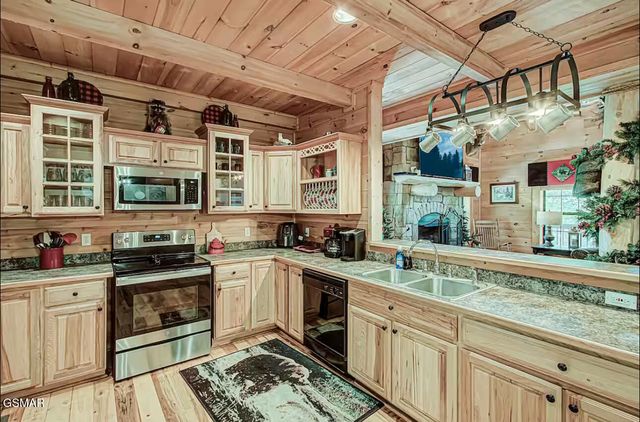 1805 Morning Eagle Lane, Sevierville, TN 37876