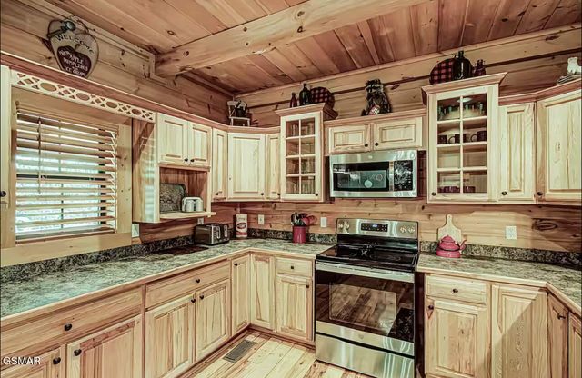 1805 Morning Eagle Lane, Sevierville, TN 37876