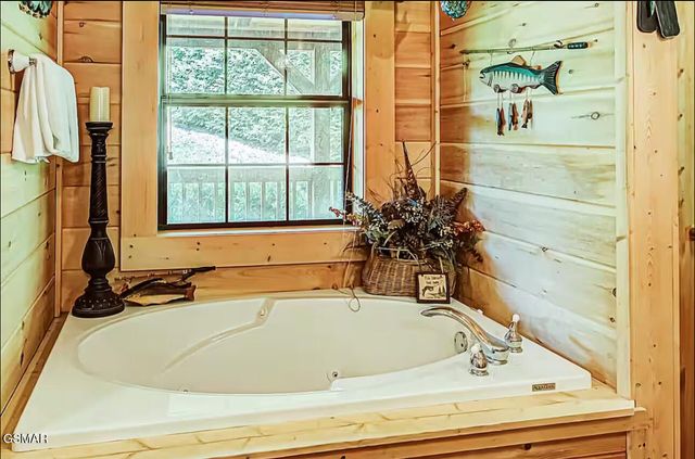 1805 Morning Eagle Lane, Sevierville, TN 37876