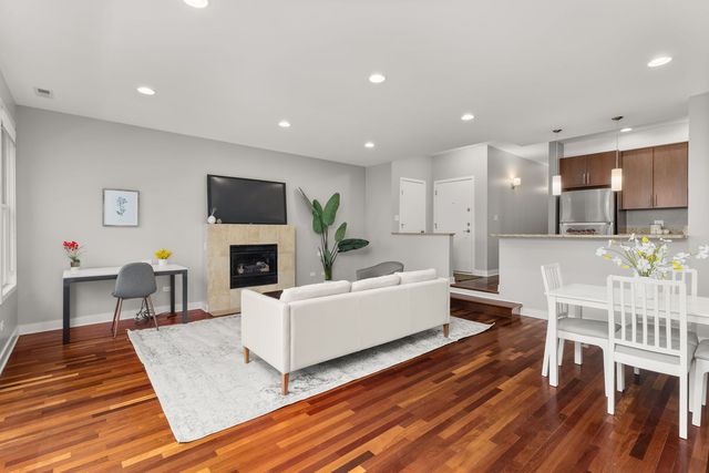 1232 N MILWAUKEE Avenue 2, Chicago, IL 60622