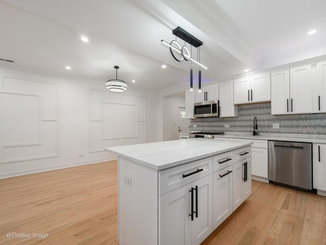 1522 N Avers Avenue, Chicago, IL 60651