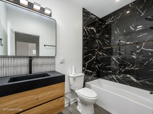 1522 N Avers Avenue, Chicago, IL 60651