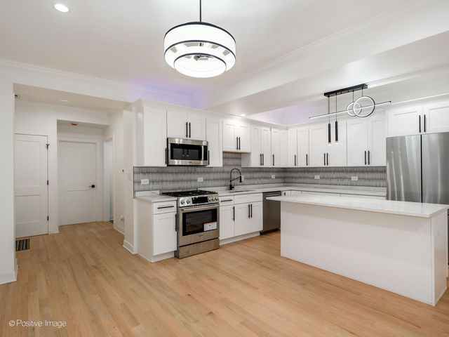 1522 N Avers Avenue, Chicago, IL 60651